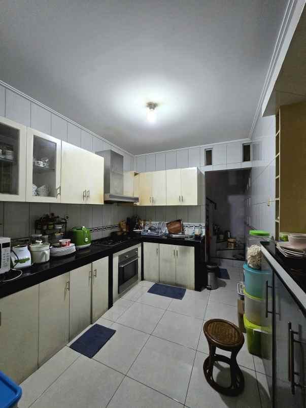 rumah second kokoh terawat di pondok kelapa jaktim