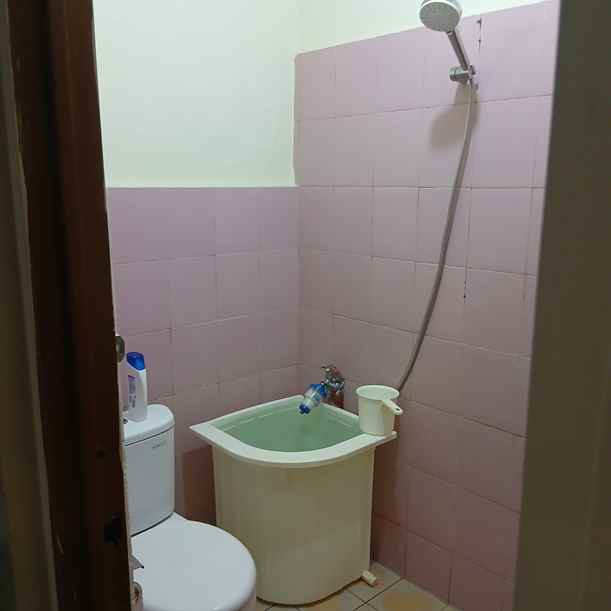 rumah second strategis bebas banjir di bekasi kota