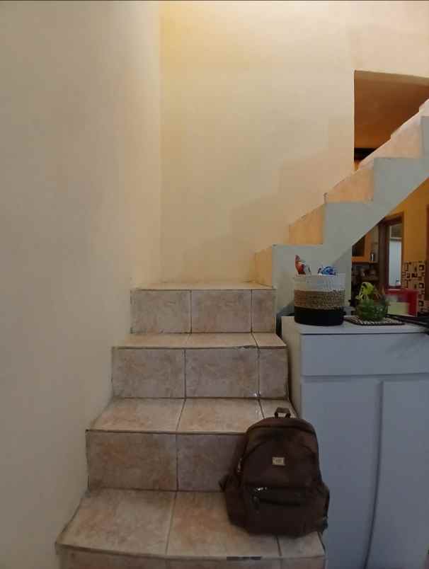 rumah second terawat strategis di mampang depok