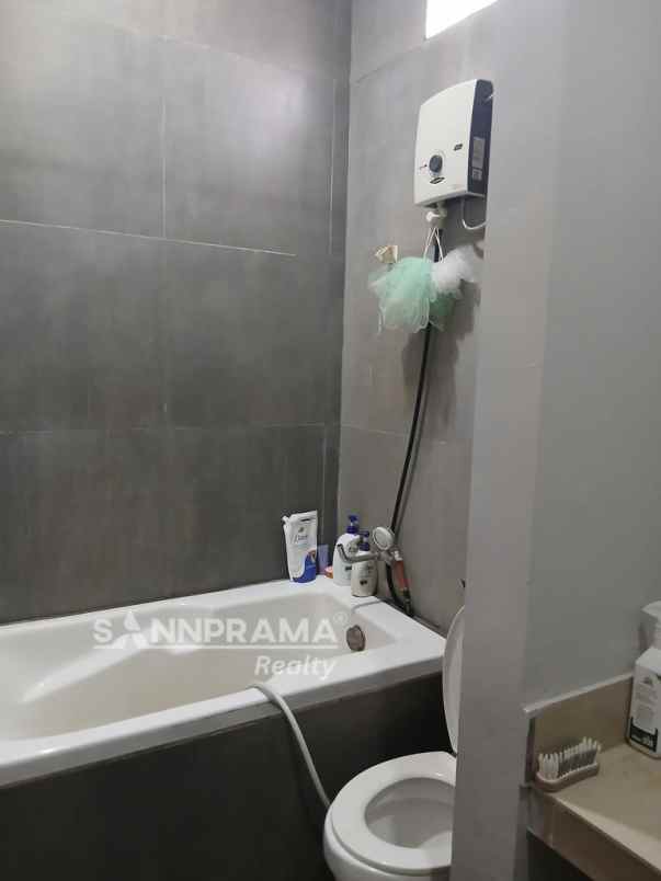 rumah second terawat strategis di mampang depok iml