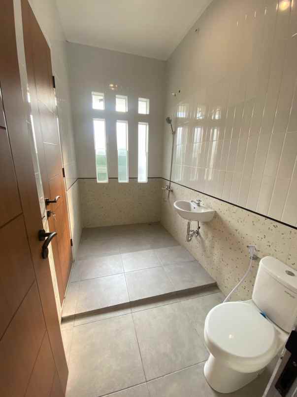 rumah siap huni 2 lantai di pamulang tangsel