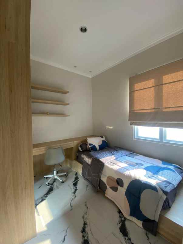 rumah siap huni 2 lantai di pamulang tangsel