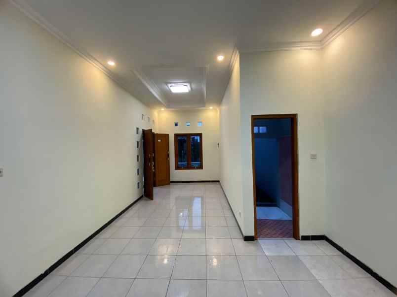 rumah siap huni dalam perumahan dekat mall sch