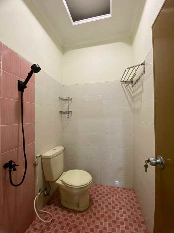 rumah siap huni dalam perumahan dekat mall sch