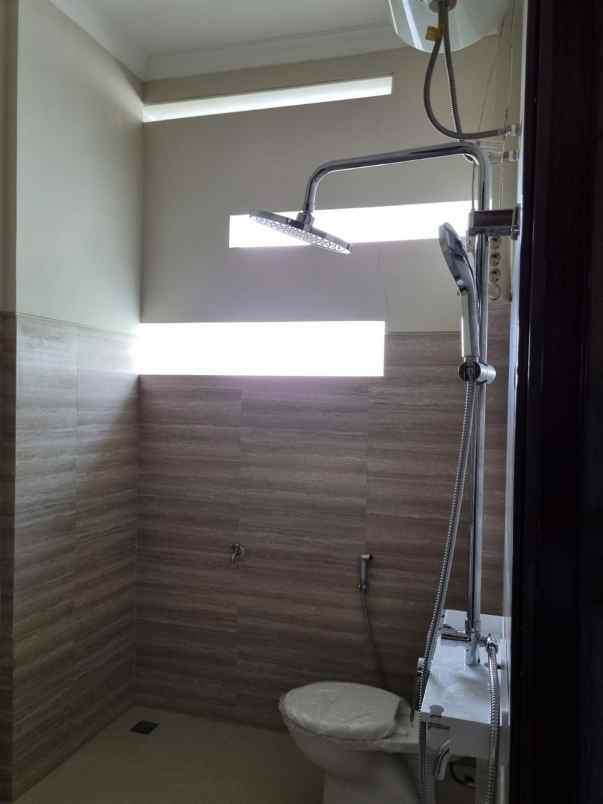 rumah siap huni lokasi di villa puncak tidar