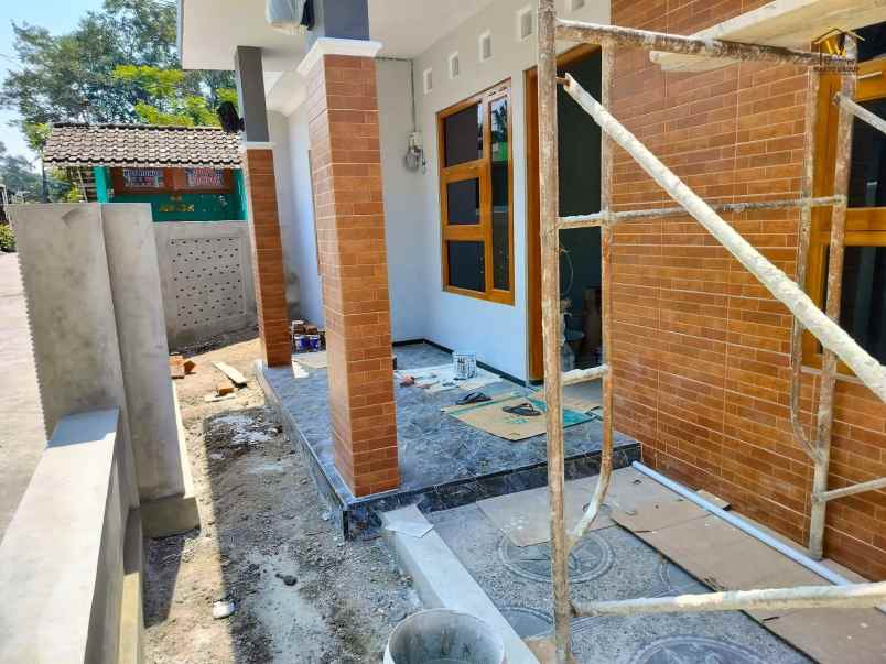 rumah siap huni posisi hook di selomartani kalasan