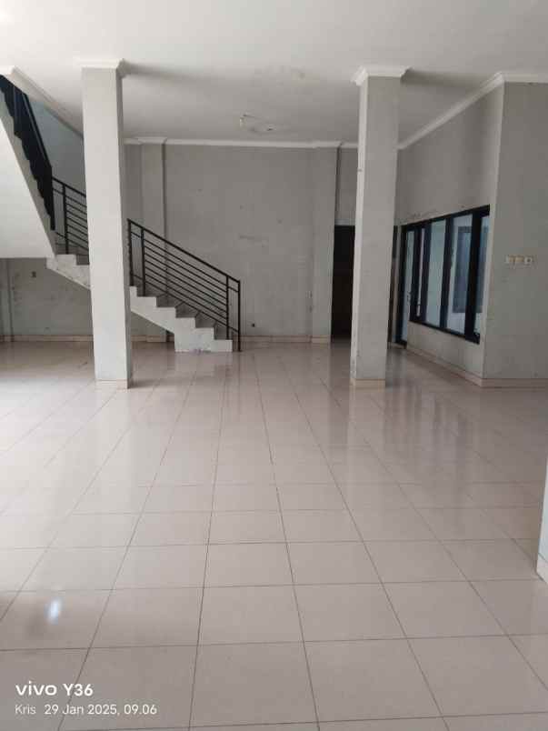 rumah strategis 2 lantai siap buka usaha karanganyar