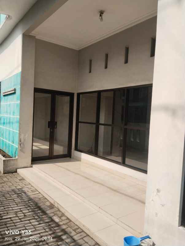 rumah strategis 2 lantai siap buka usaha karanganyar