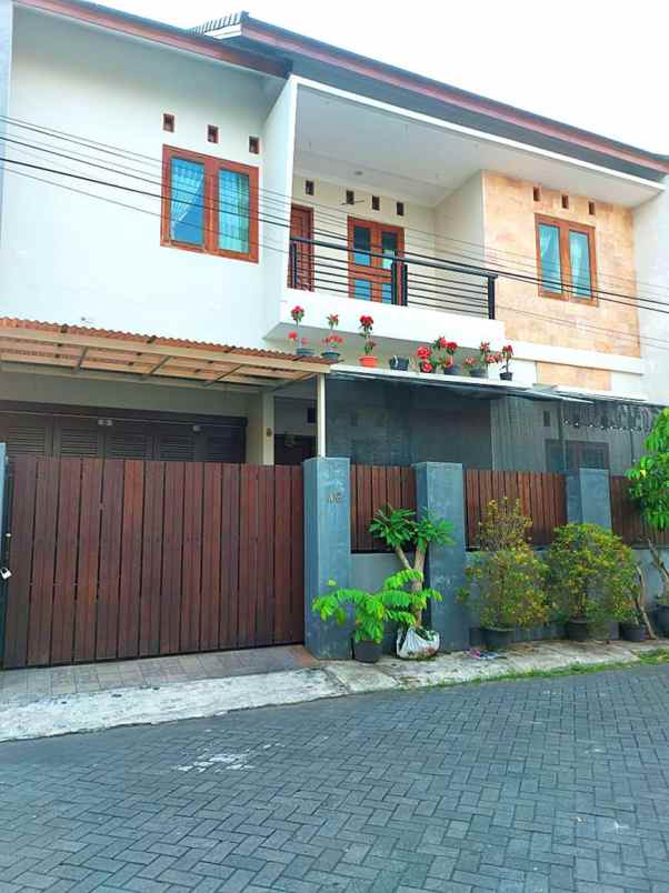 rumah strategis dekat sekolah pusat belanja siap huni