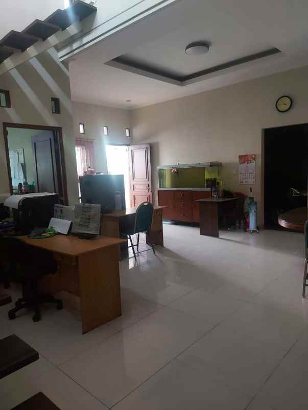 rumah strategis dekat sekolah pusat belanja siap huni