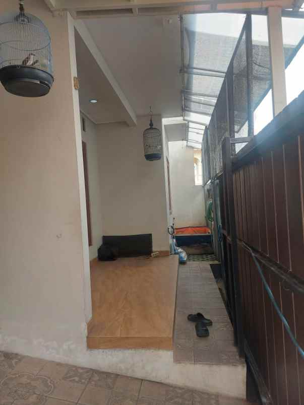 rumah strategis dekat sekolah pusat belanja siap huni