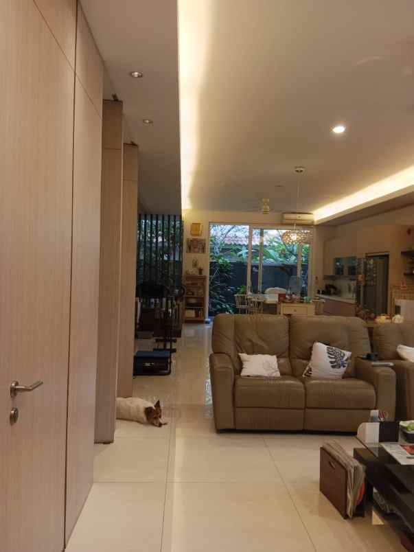 rumah taman beverly golf lippo karawaci