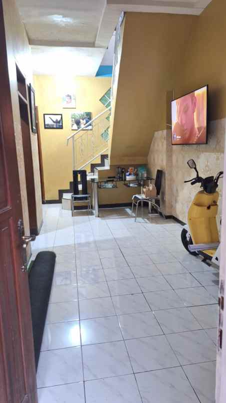 rumah terawat 2 lantai jl depok antapani bandung