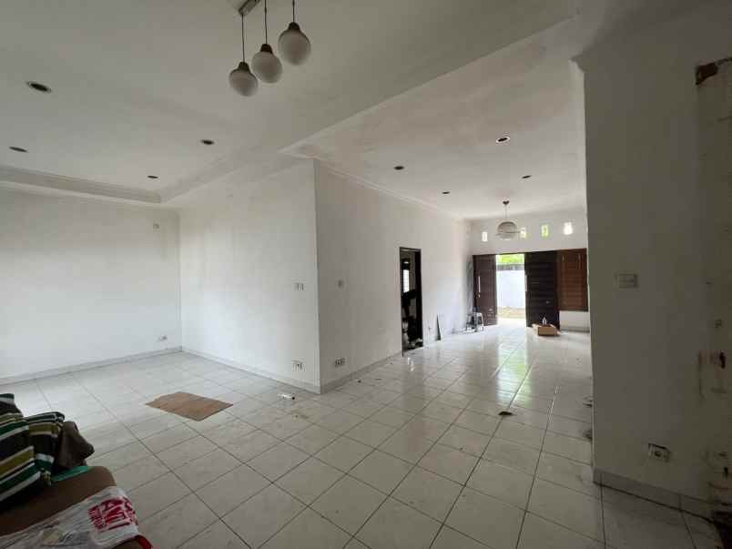 rumah tinggal di mabad rempoa kota tangerang selatan