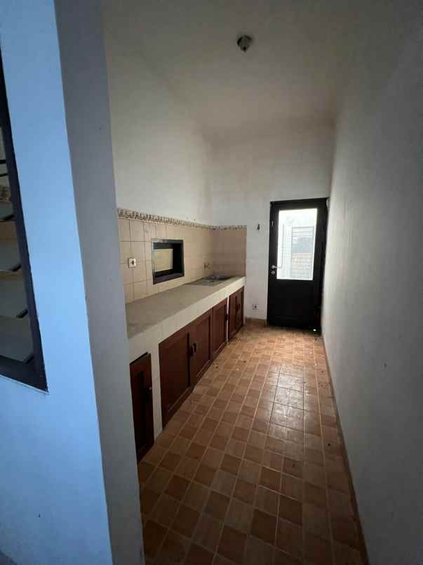 rumah tinggal di mabad rempoa kota tangerang selatan