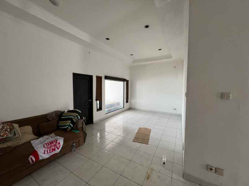 rumah tinggal di mabad rempoa kota tangerang selatan