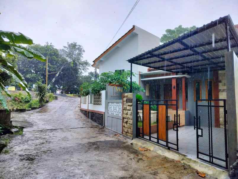 rumah type besar lokasi strategis di depok sleman