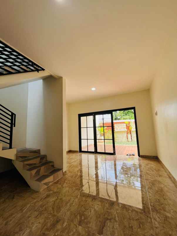 rumah villa jogja utara swimming pool dekat kampus uii