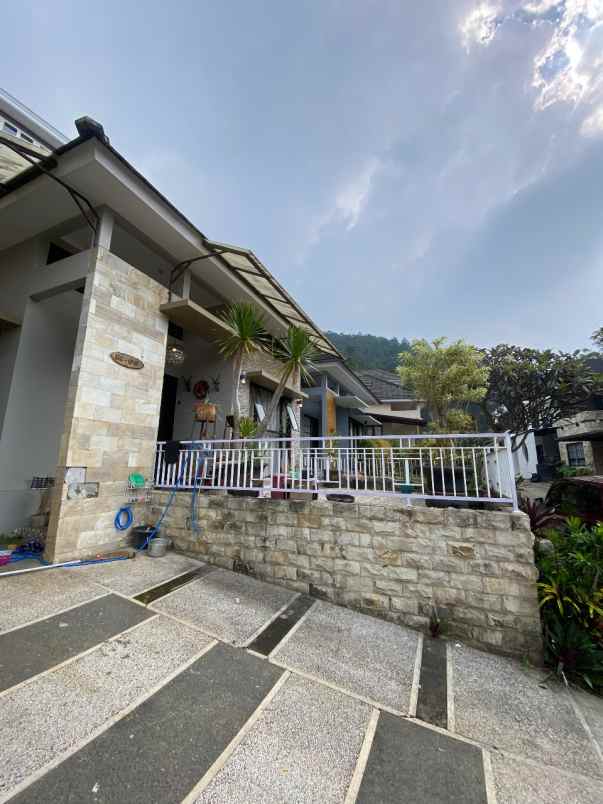 rumah villa murah 2 lantai edisi bu di kota batu