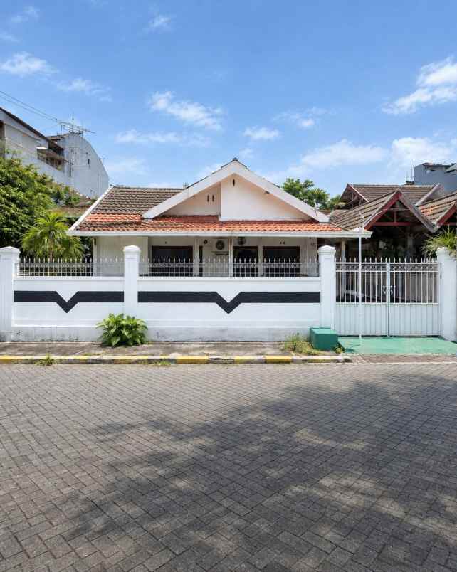 rumah wisma permai strategis row 2 5 mobil