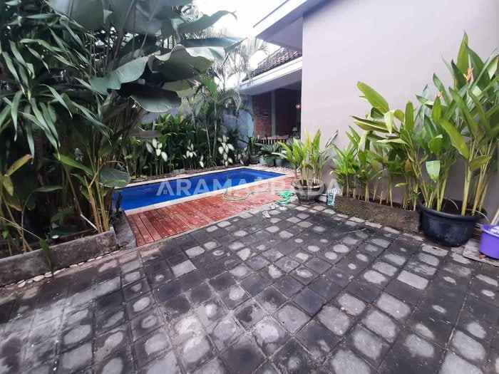 sewa villa 2 kamar lokasi startegis semer kerobokan