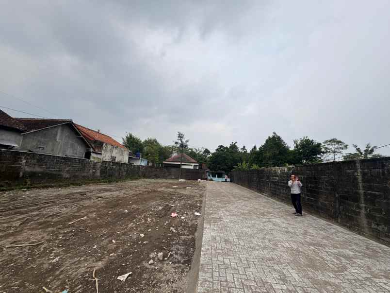 tanah jogja dekat hyatt di kaliurang km 8