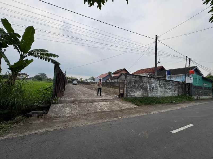 tanah jogja dekat hyatt di kaliurang km 8