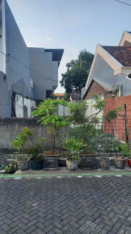 tanah rungkut menanggal surabaya row 2 mobil