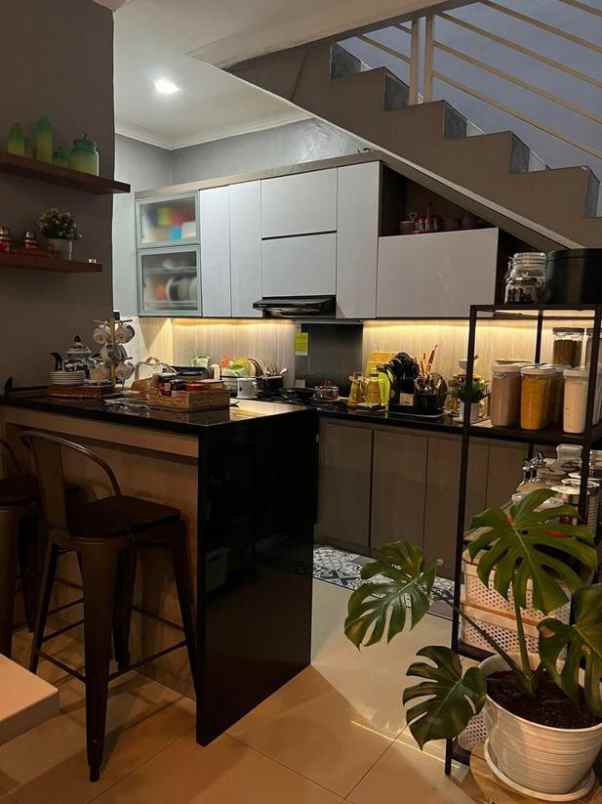 dijual cepat rumah di bawah harga pasar di regol