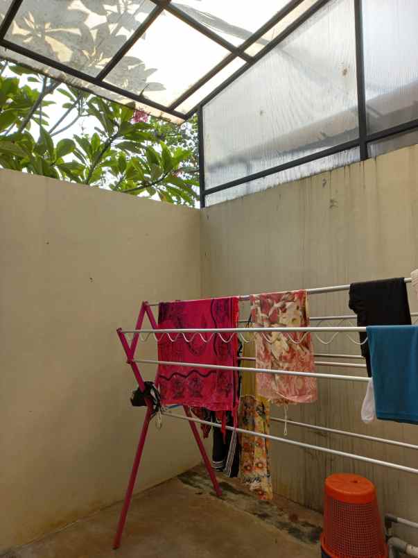 dijual kost jl kampung kebayunan tapos