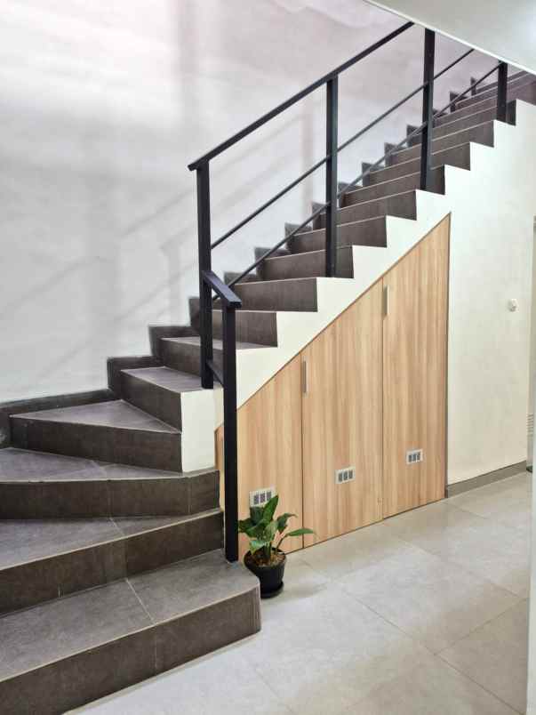 dijual kost lebak arum kec tambaksari