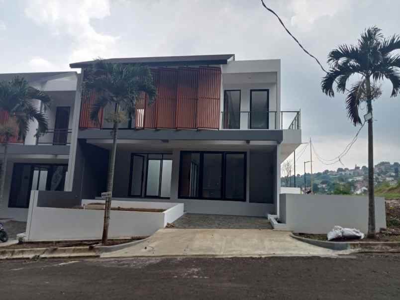 dijual perumahan mewah yang terletak di ciumbuleuit