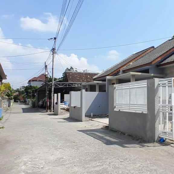 dijual rumah 1 km ke stadion maguwoharjo