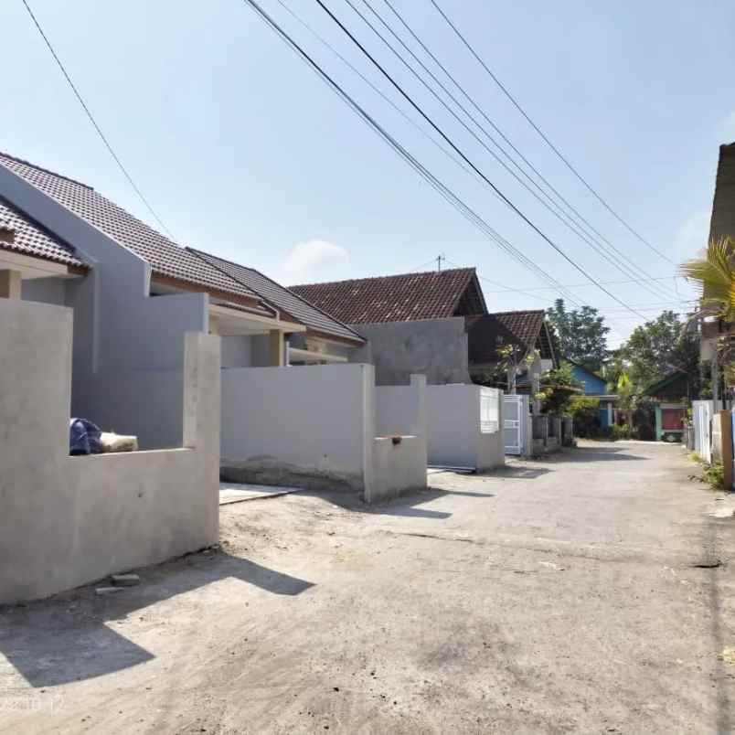 dijual rumah 1 km ke stadion maguwoharjo