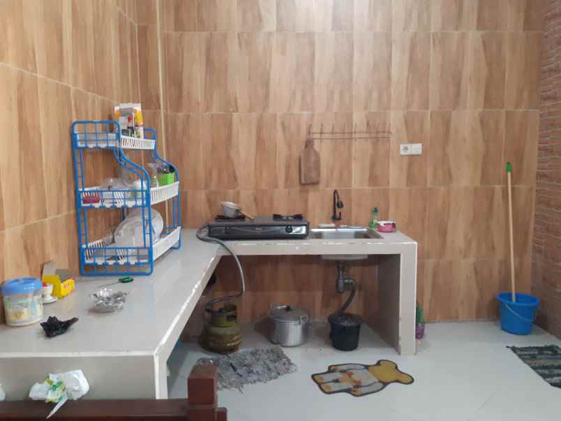 dijual rumah 2 lantai di kelurahan kepatihan jember