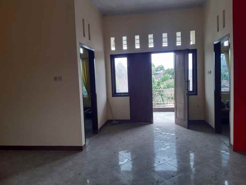 dijual rumah 2 lantai di kelurahan kepatihan jember