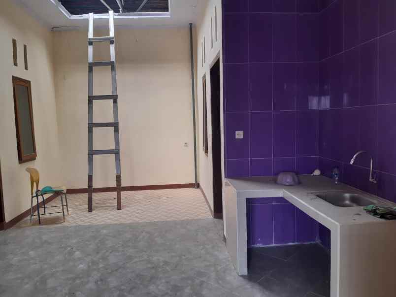 dijual rumah 2 lantai di kelurahan kepatihan jember