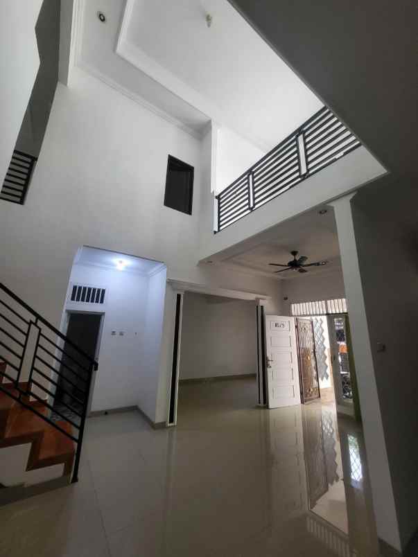 dijual rumah 8 kompleks mediterania opn