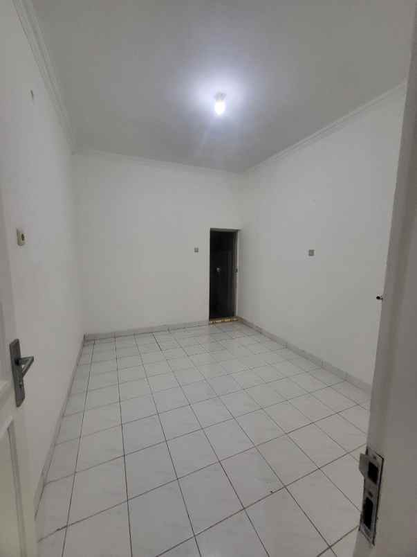 dijual rumah 8 kompleks mediterania opn