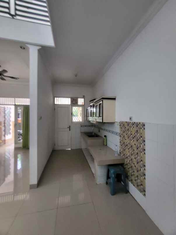 dijual rumah 8 kompleks mediterania opn