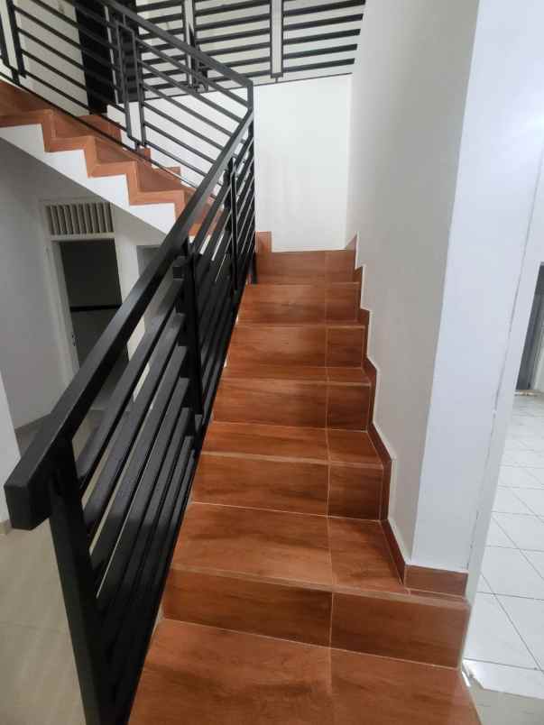 dijual rumah 8 kompleks mediterania opn