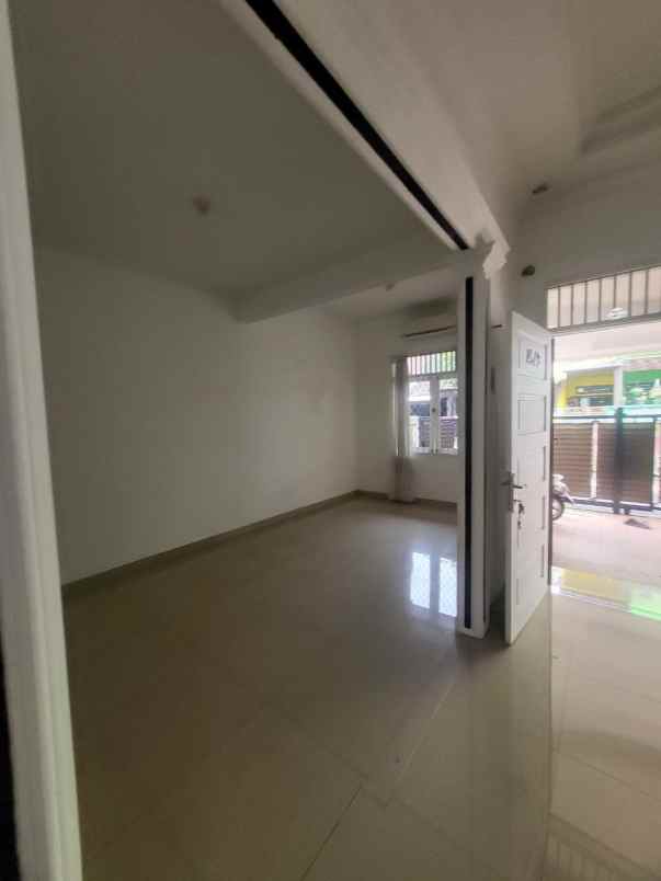 dijual rumah 8 kompleks mediterania opn