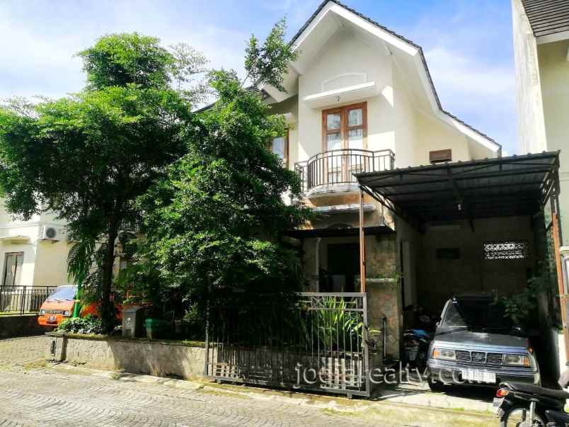 dijual rumah ambarketawang gamping