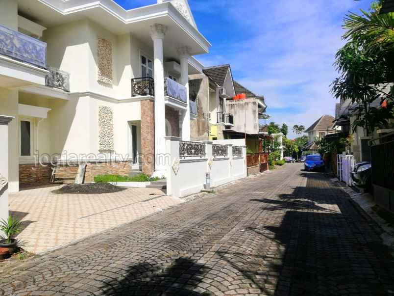 dijual rumah ambarketawang gamping