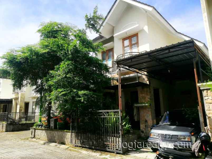 dijual rumah ambarketawang gamping