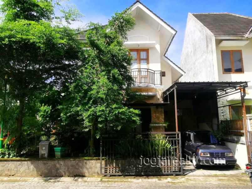 dijual rumah ambarketawang gamping