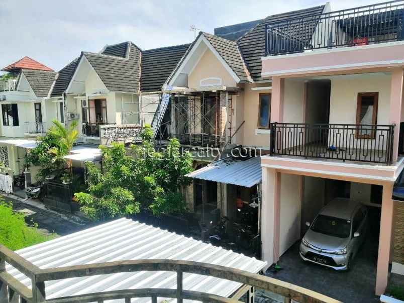 dijual rumah ambarketawang gamping