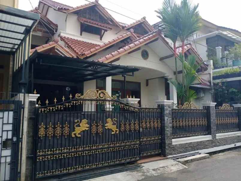 dijual rumah antapani