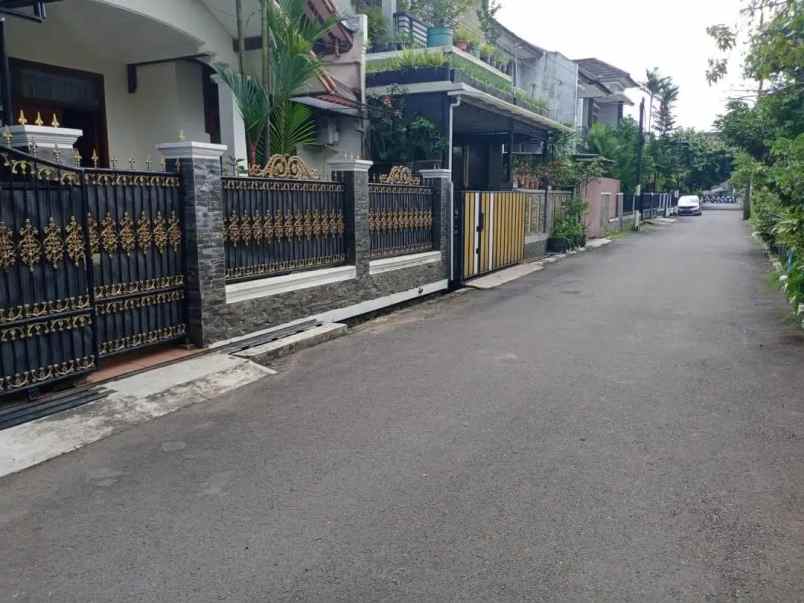 dijual rumah antapani