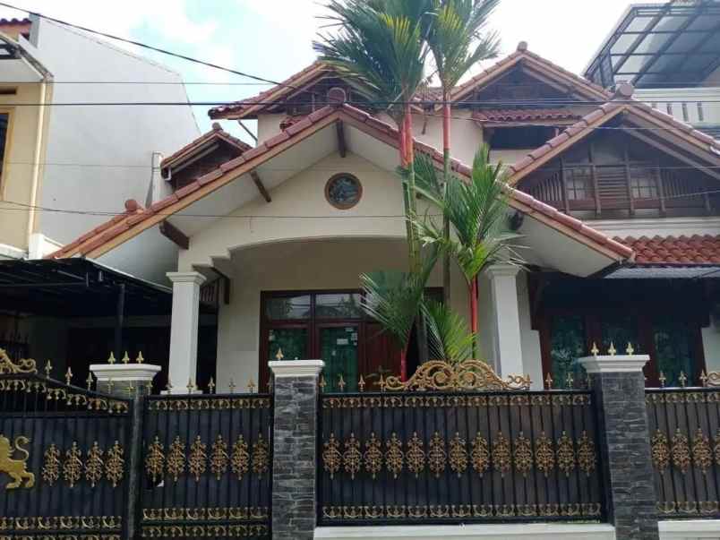 dijual rumah antapani